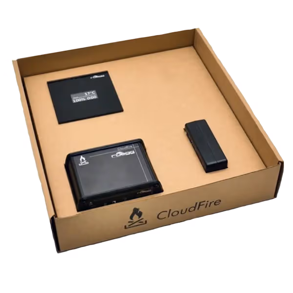 Rüegg CloudFire smart kit i eske med display, modul og sensor – trådløs overvåking for peiser og ildsteder på Ruegg.no